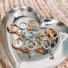 Afbeelding in Gallery-weergave laden, Oorbellen Shiny Snake Goud