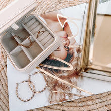 Afbeelding in Gallery-weergave laden, Oorbellen creole hoops Hanna goud