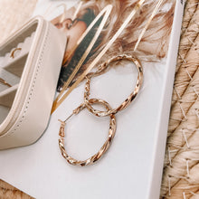 Afbeelding in Gallery-weergave laden, Oorbellen creole hoops Hanna goud
