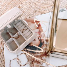 Afbeelding in Gallery-weergave laden, Armband chained up goud