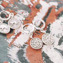 Afbeelding in Gallery-weergave laden, Oorbellen Tiger Spots Zilver