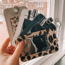 Afbeelding in Gallery-weergave laden, Kofferlabel marble snake wit